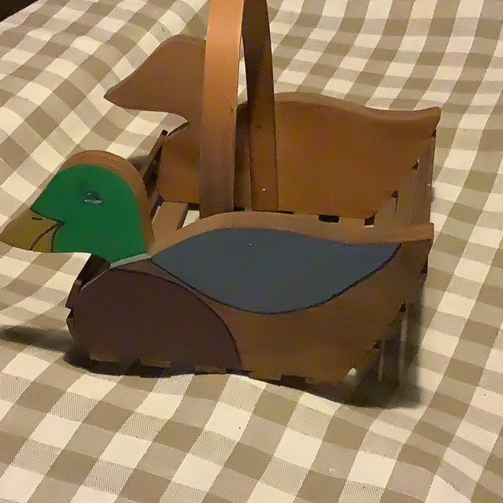 Woden duck solid basket